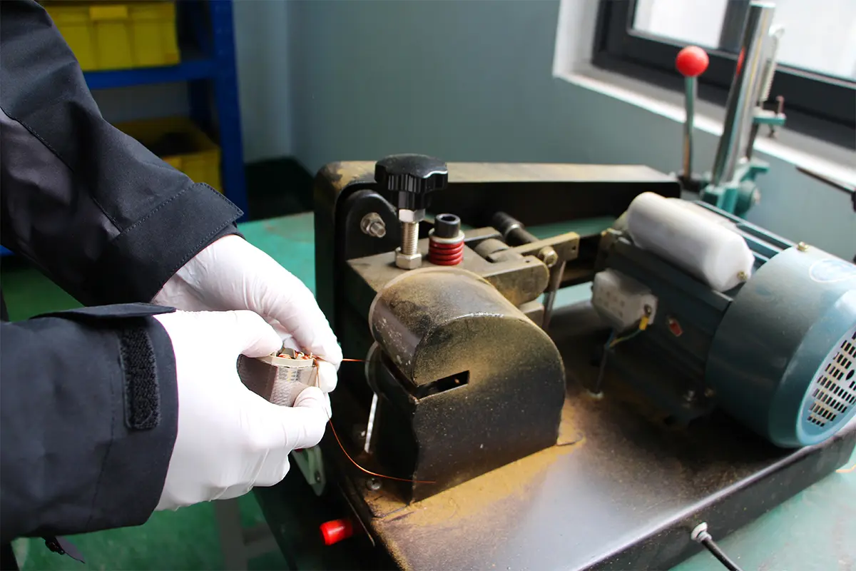 Assembly of Vacuum High-Low Temperature Motors7