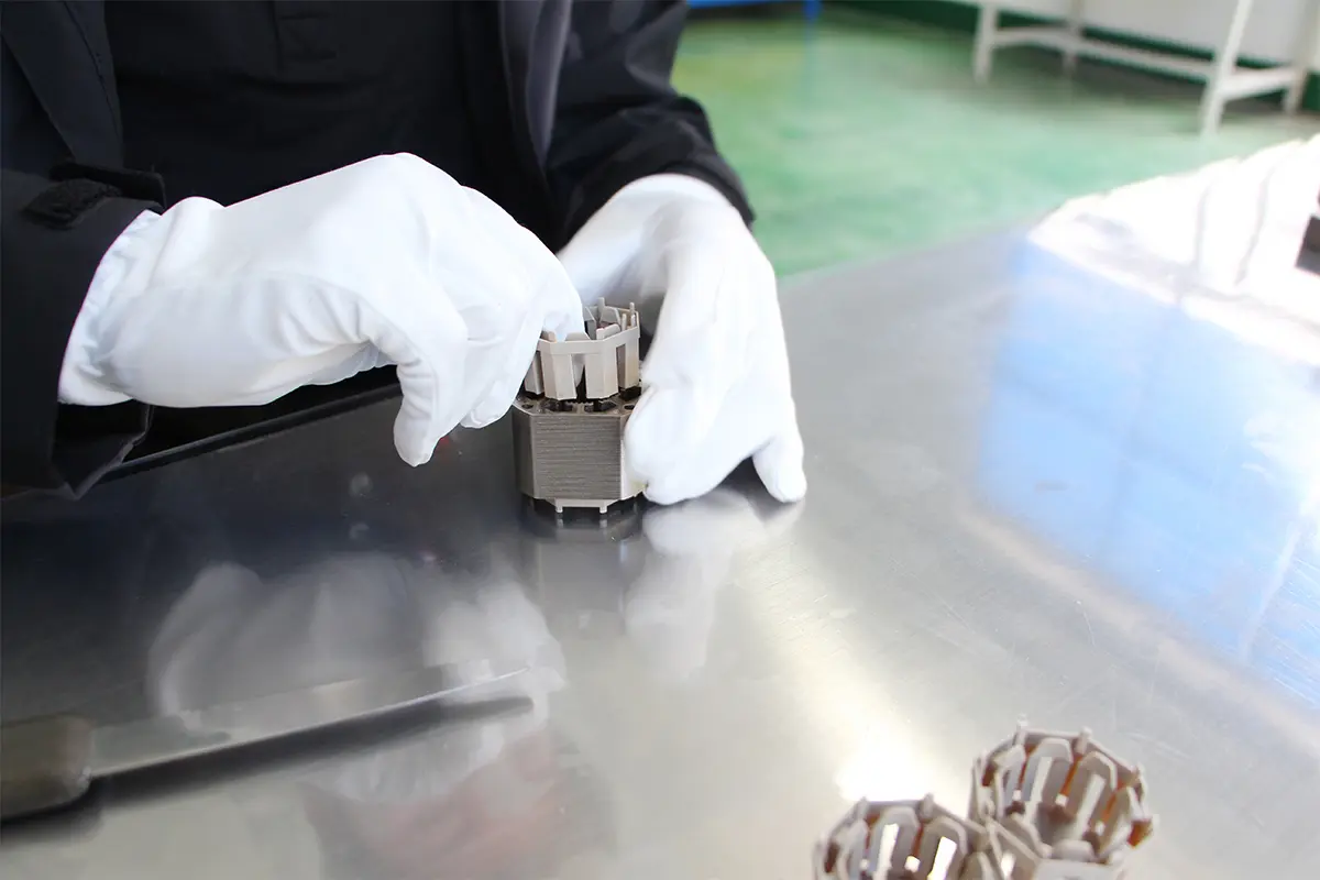 Assembly of Vacuum High-Low Temperature Motors3