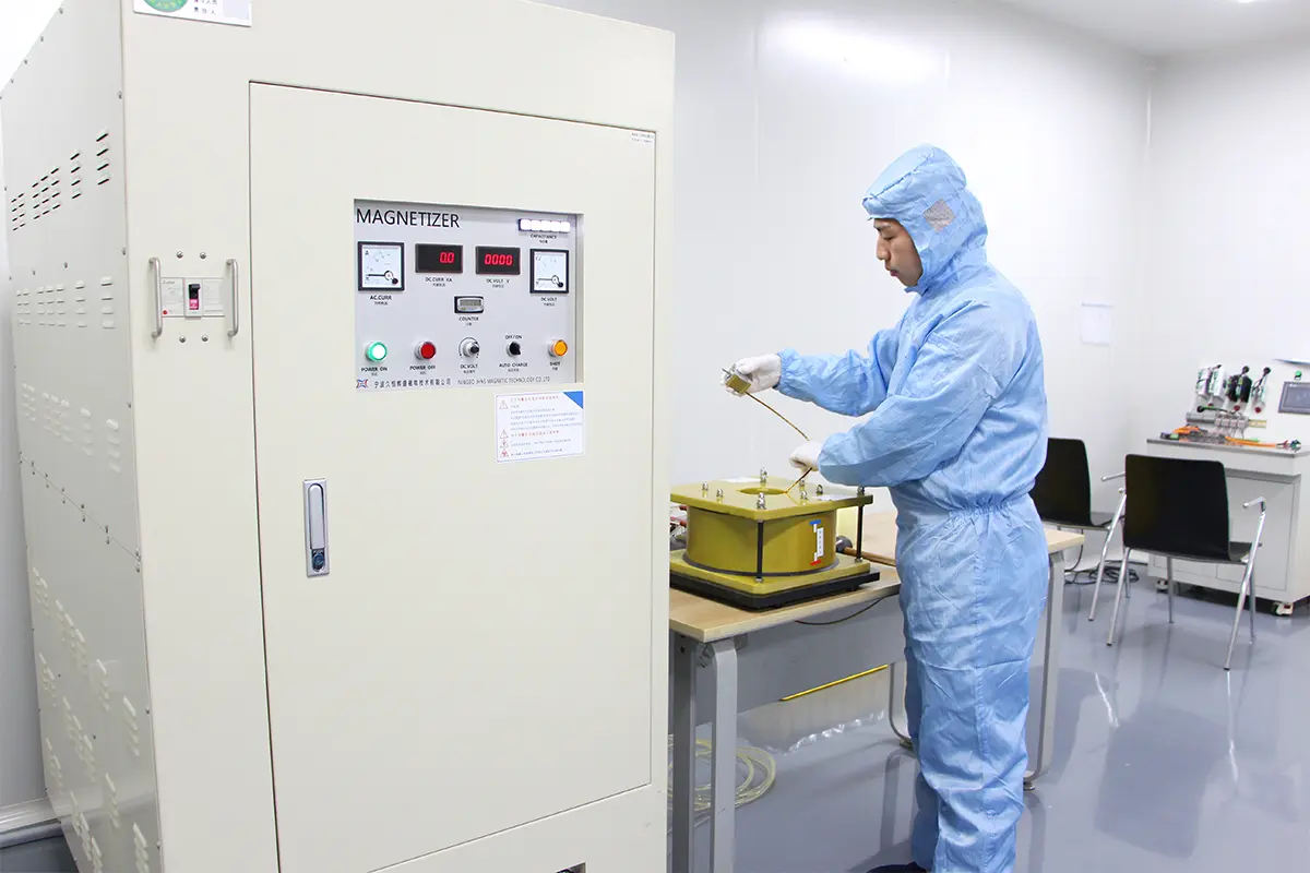 Assembly and Debugging of Vacuum High-Low Temperature Radiation-Resistant Platform 5